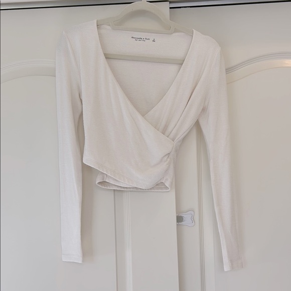 Abercrombie & Fitch Soft Cozy Cross Front V Neck Long Sleeve Crop Top - Picture 1 of 4